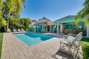 3 min walk to the beach with large private pool